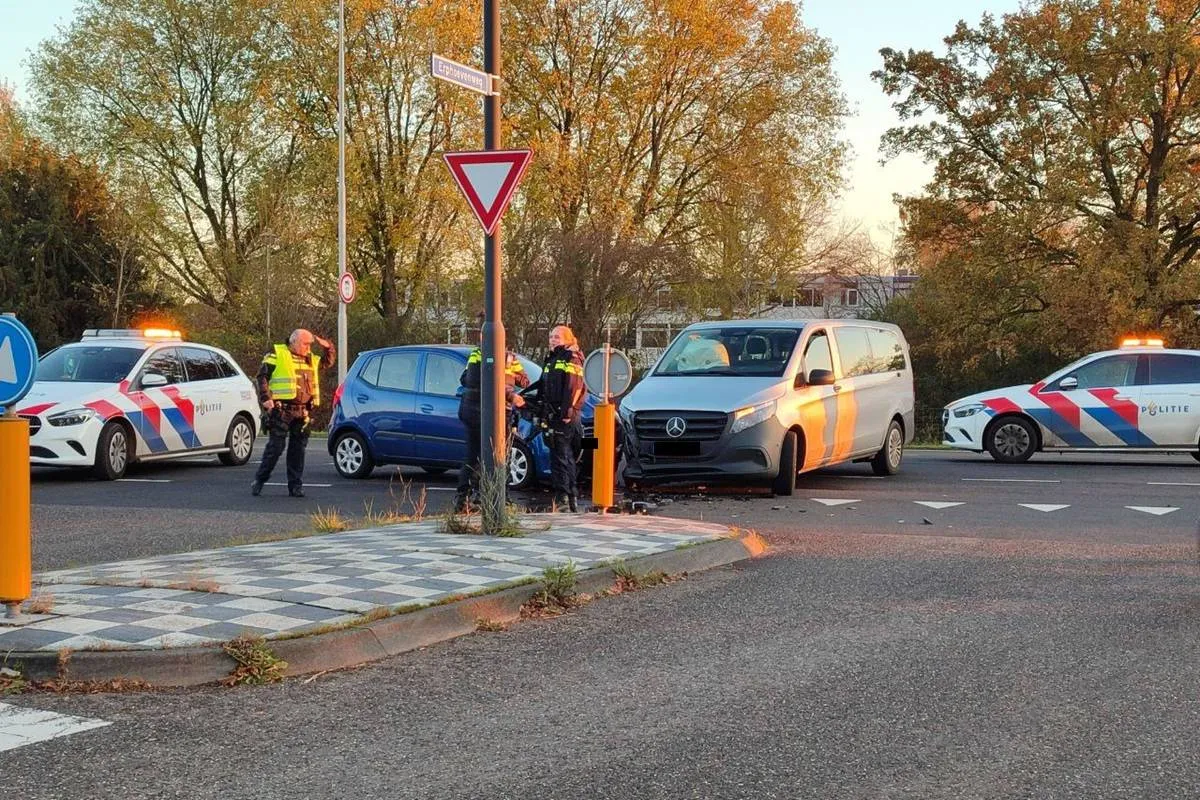 21-11-2025 Ongeval Rondweg Uden 01