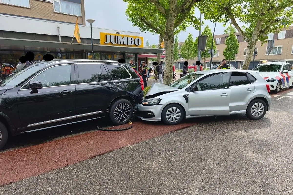 04-05-2026 Aanhouding na aanrijding Uden 01