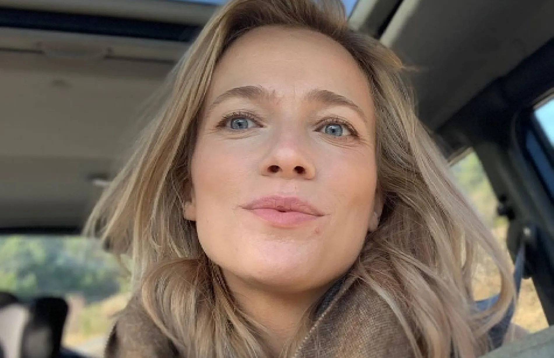 Foto: Jennifer Hoffman legt troeven op kopieermachine voor opmerkelijke afdruk