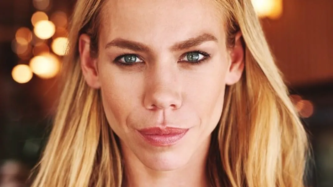 nicolette kluijver verkleed zich als echte bondgirl op instagram