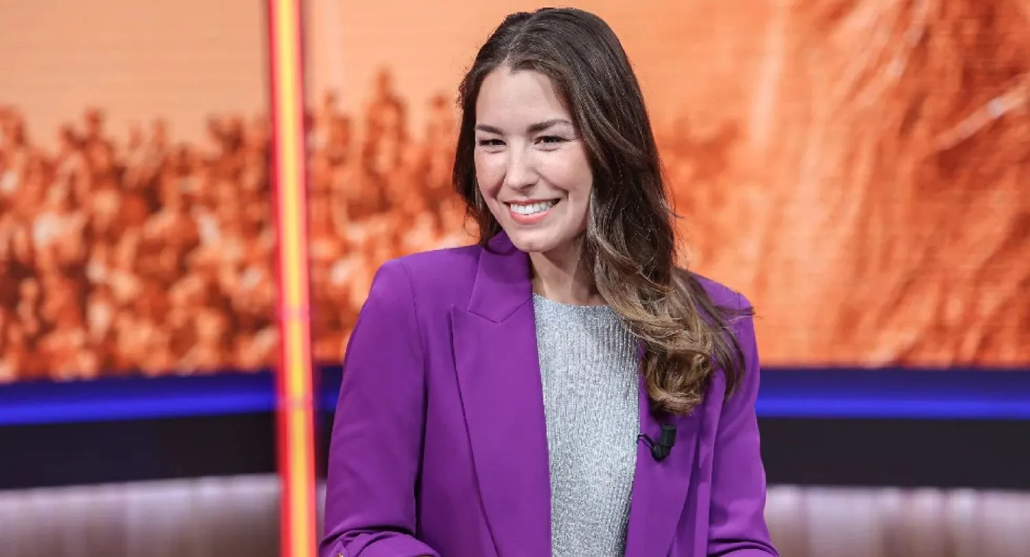 Amber Brantsen heeft kampioens-koorts en sluipt diep in de nacht door verlaten studio