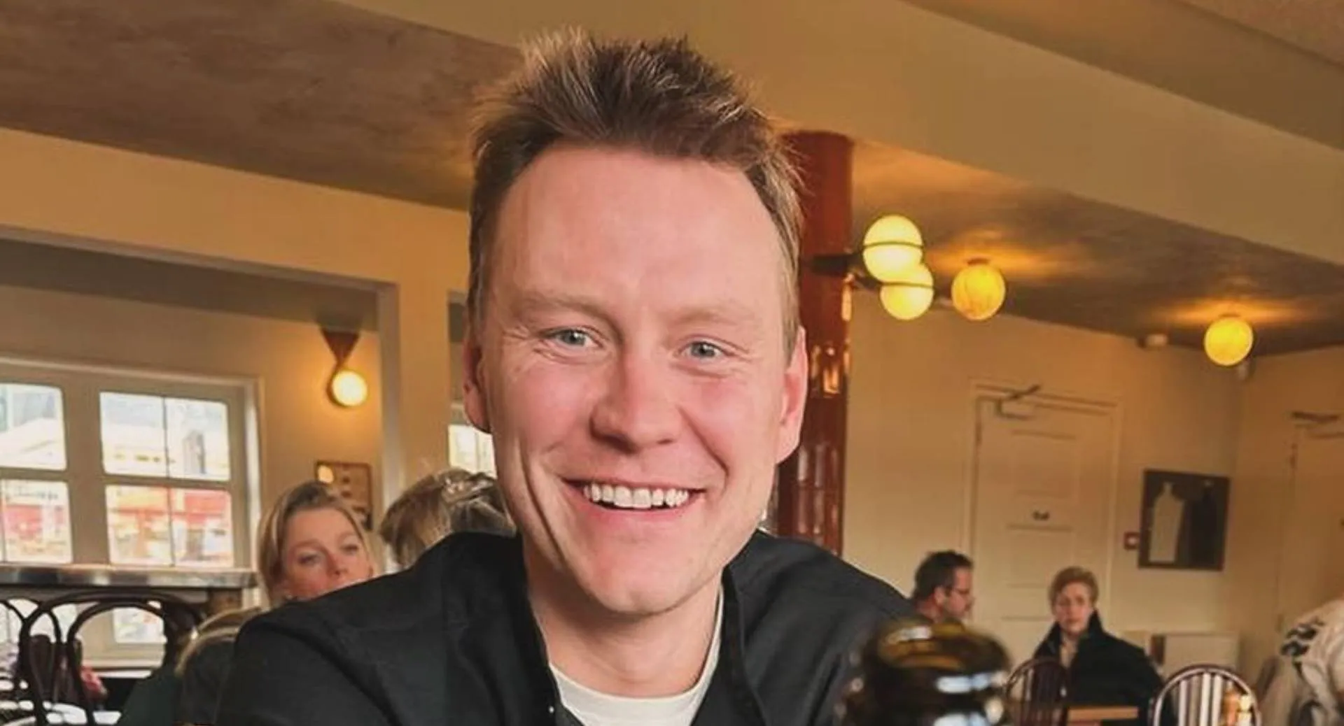 Sam Hagens in Wie Is De Mol? 2025: Merel Ek profiteert er flink van!