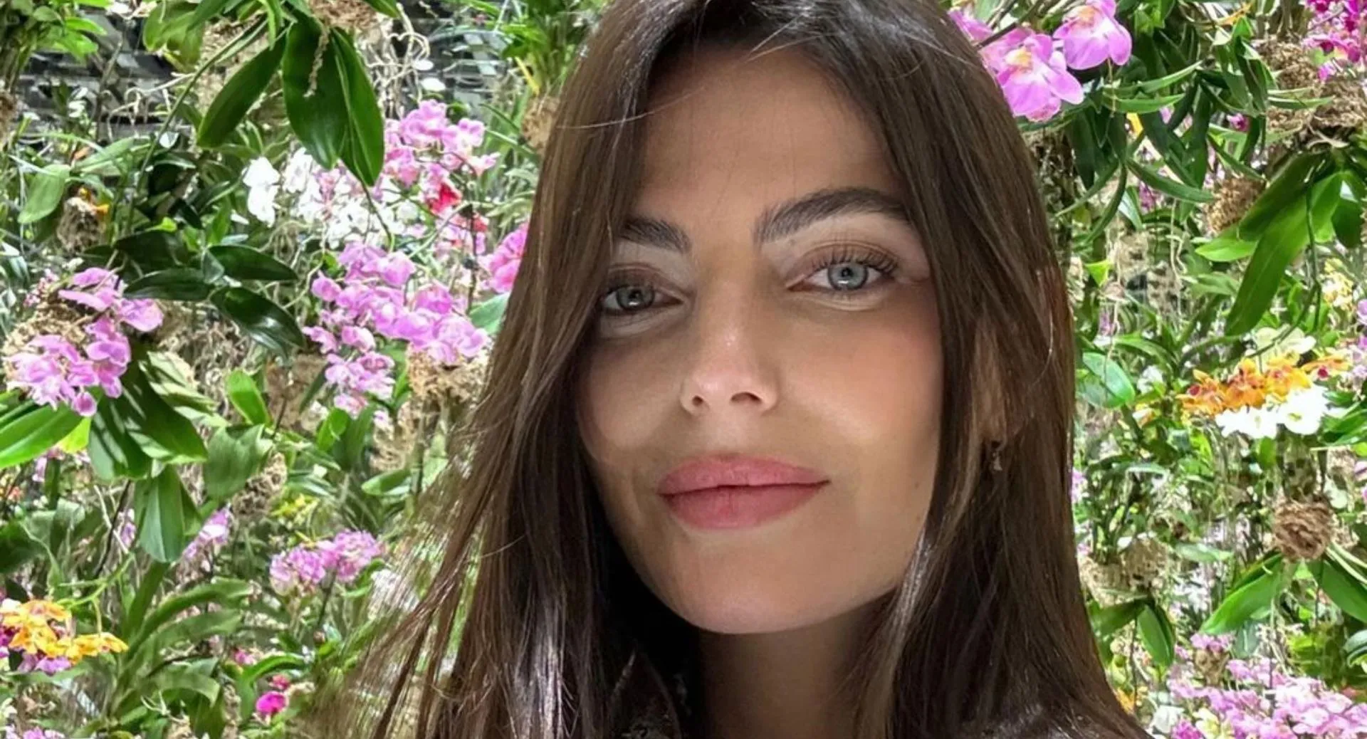 Kelly Piquet heeft nieuw sportbroekje en wil dat iedereen ziet hoe strak deze is (foto)