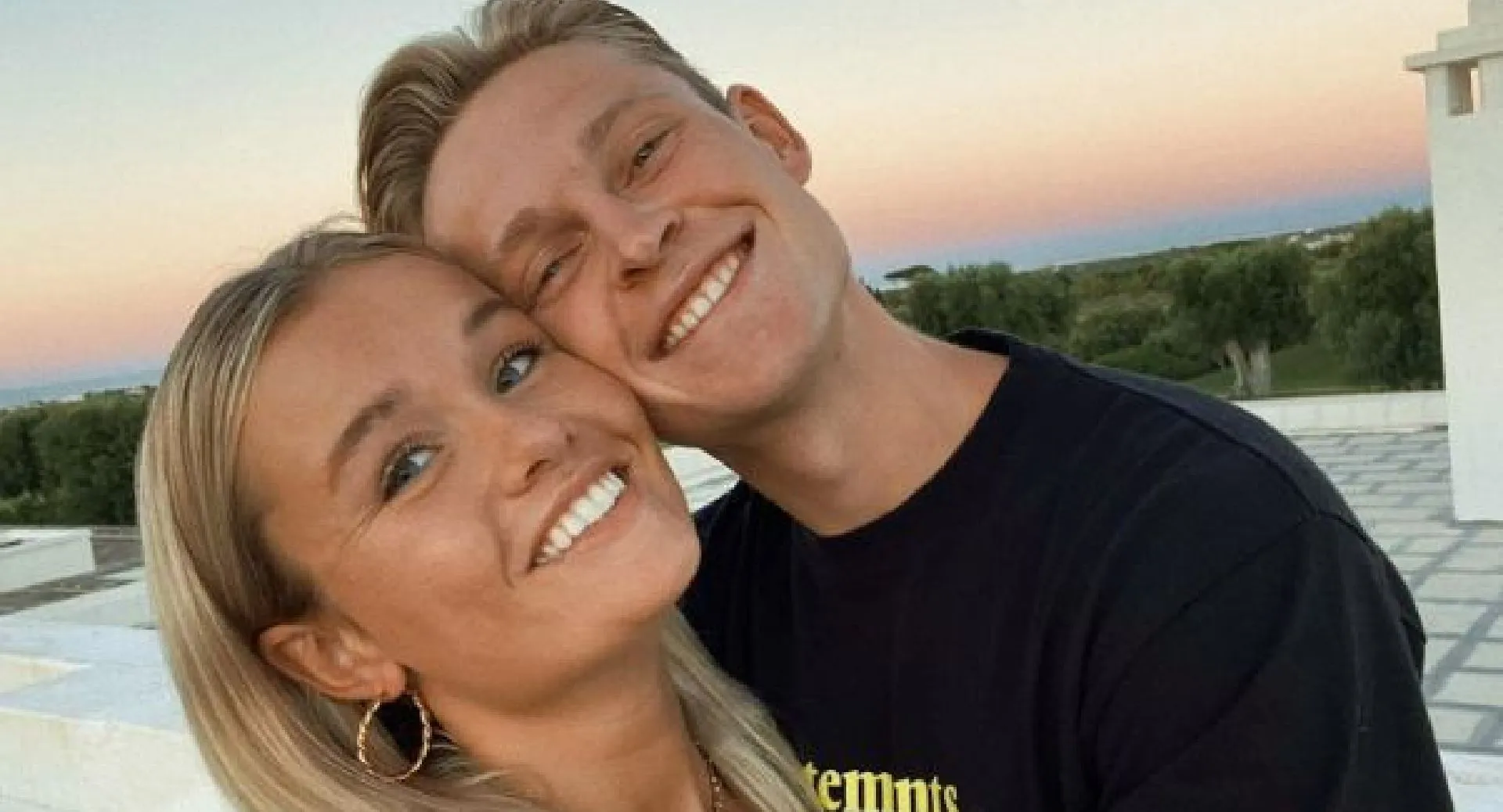 Mikky Kiemeney gaat op driedubbeldate en Frenkie de Jong is in geen velden of wegen te bekennen