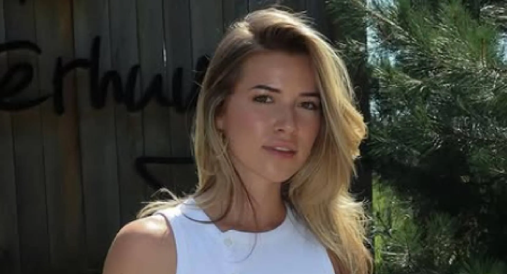 Na de voorgevel-vergroting van Jade Anna is één detail nóg prominenter in beeld (video)