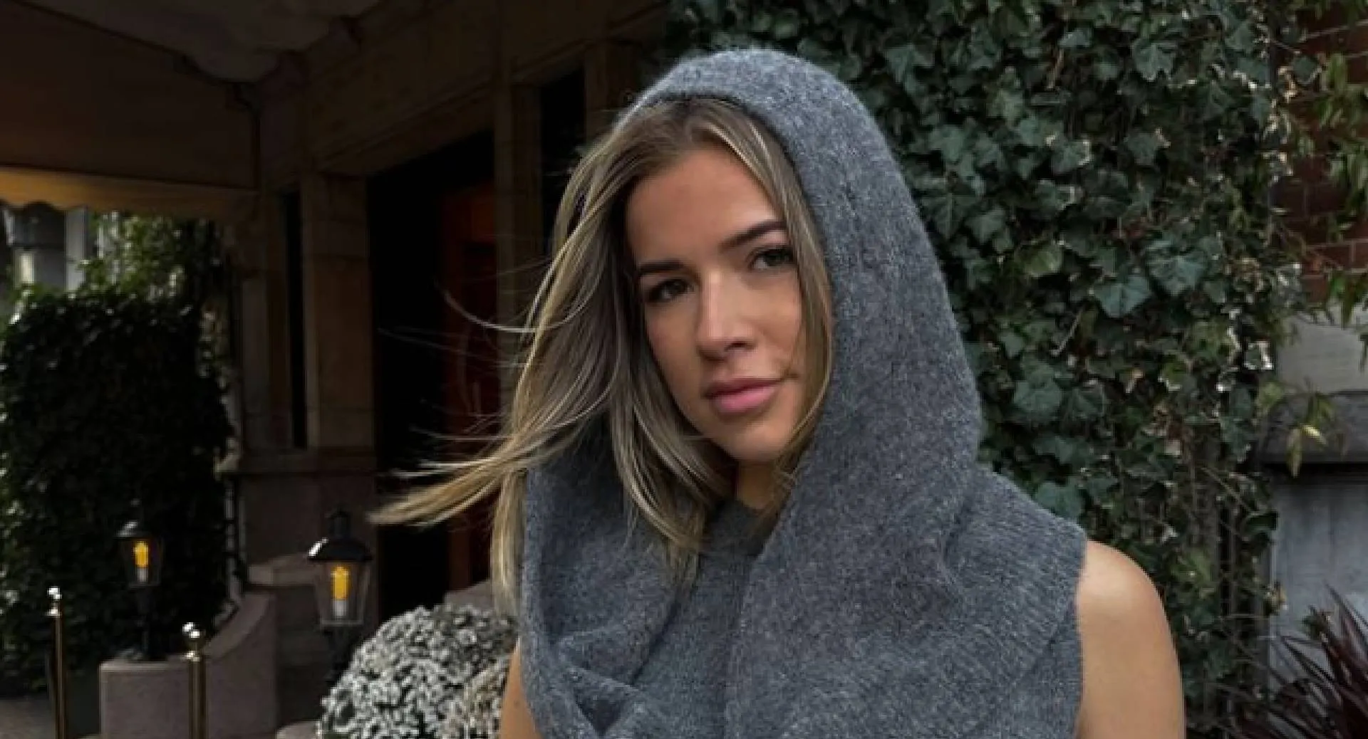 Jade Anna mag na vergroting eindelijk weer haar favoriete bezigheid beoefenen en krijgt meteen rode kop