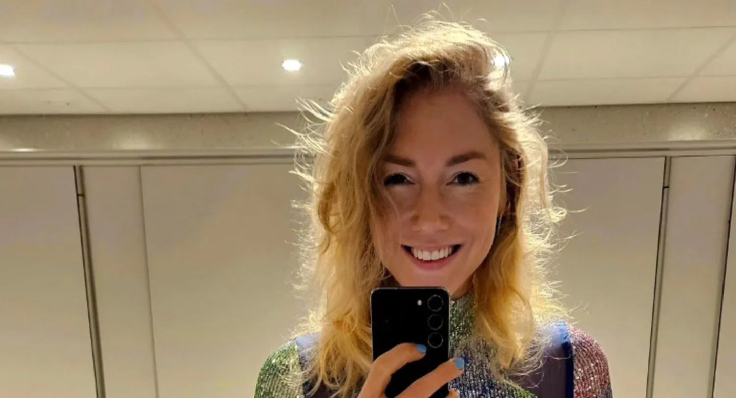 Verleidelijke Jamie Kazàn laat Expeditie Robinson-kandidaat twijfelen over geaardheid (video)