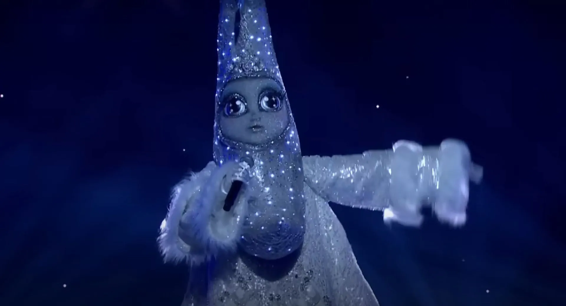 Maan-kostuum zorgt voor opwinding bij The Masked Singer: doet er stiekem een K3-lid mee?