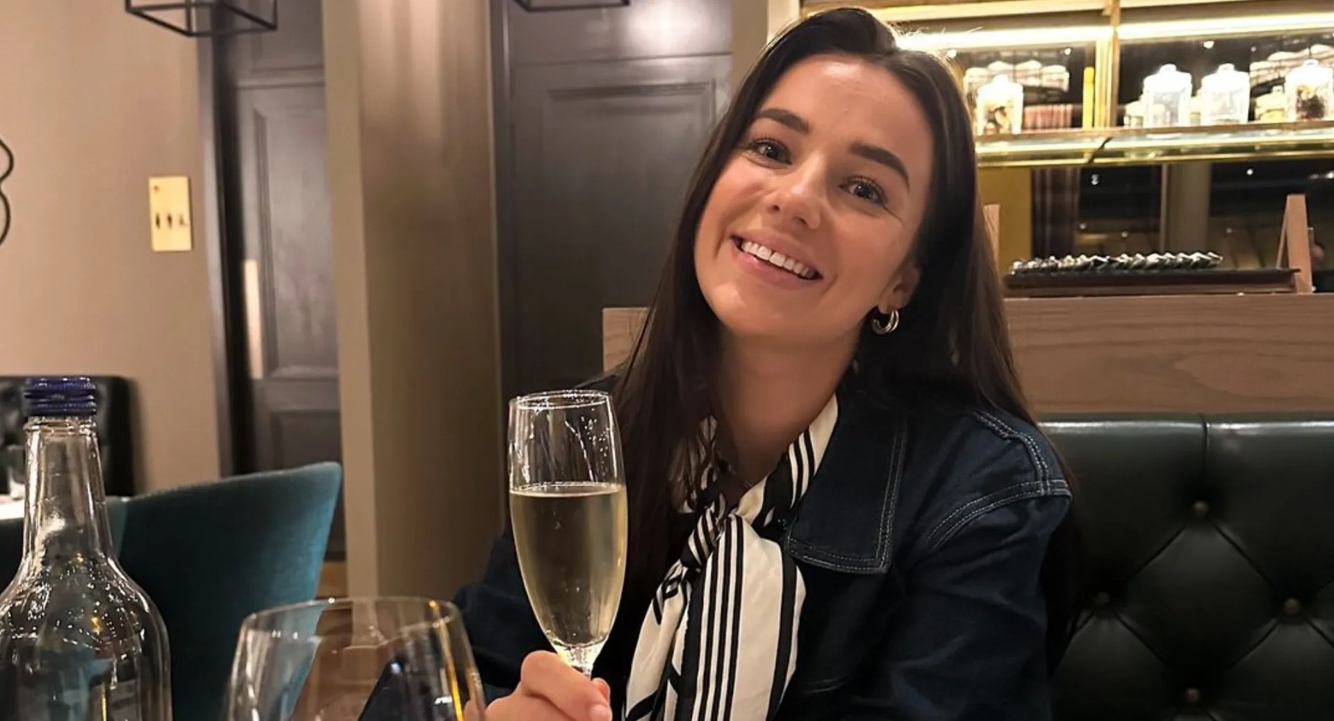 Nina Warink deelt privé kiekjes vanaf toilet terwijl haar rondingen blijven groeien