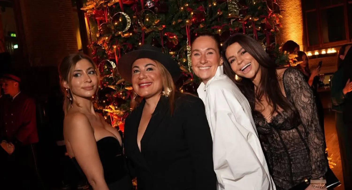 Olcay Gulsen en haar beeldschone zus Dolshe zijn de heerlijkste cadeautjes onder de kerstboom