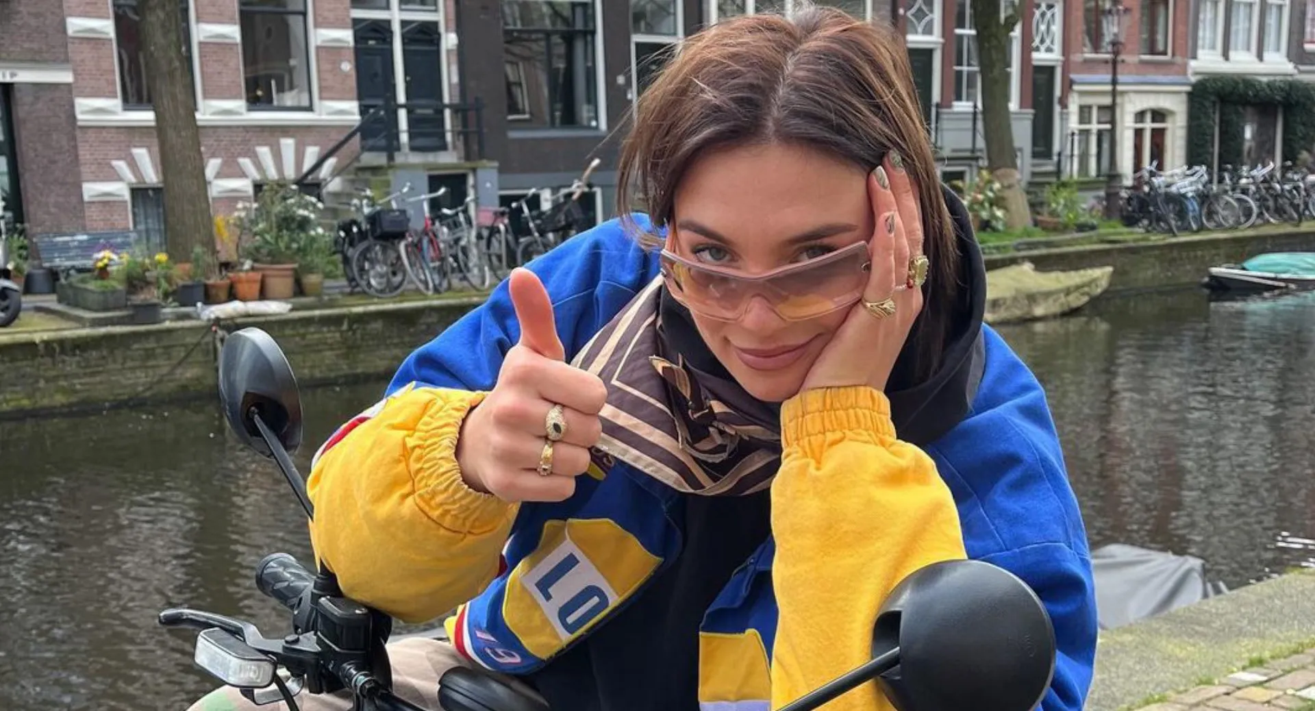 Maan de Steenwinkel laat zich van héél andere kant zien: 'Eindelijk weer een normale foto'