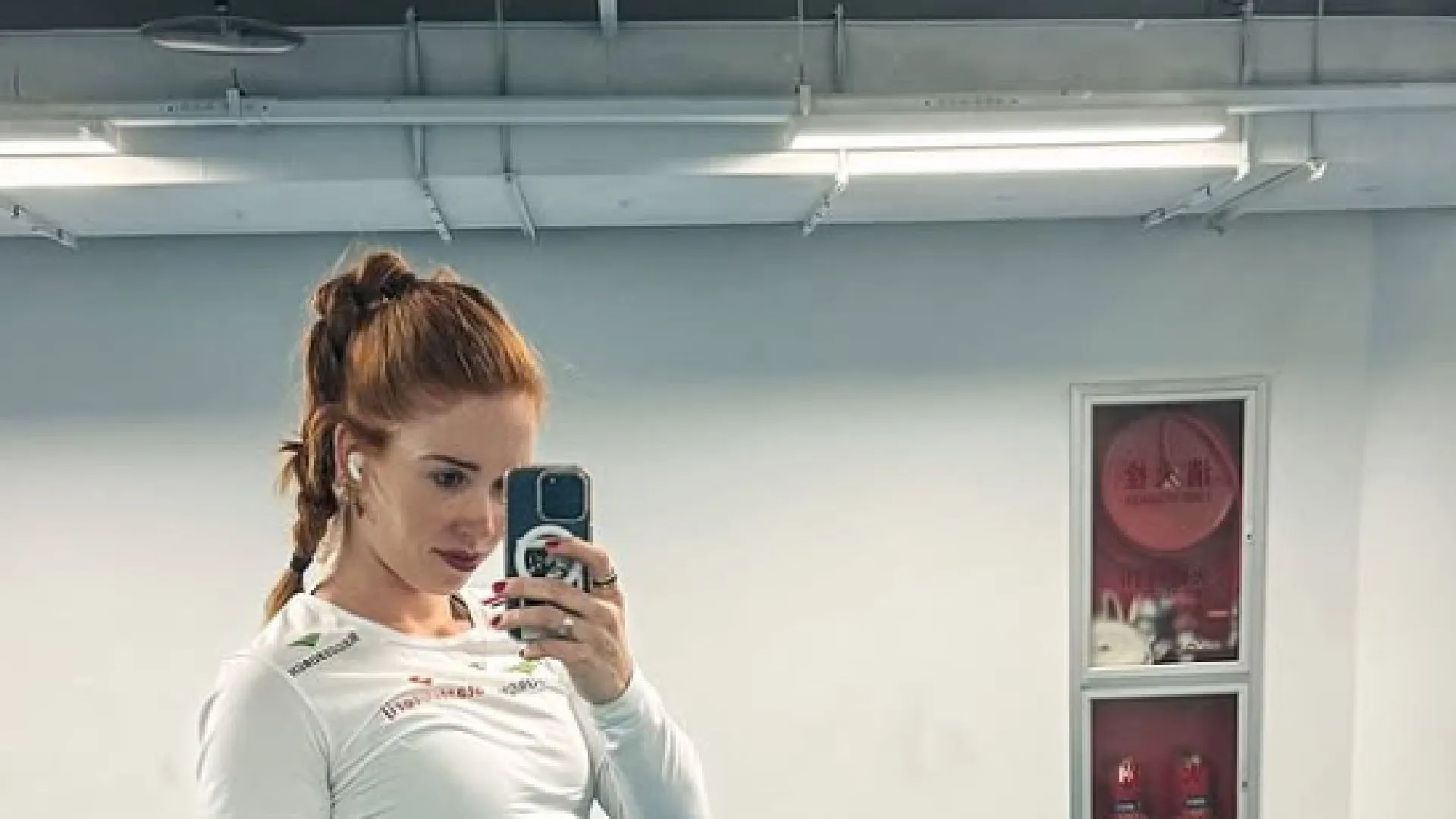 Antoinette de Jong kan geen genoeg krijgen van haar man tijdens fietstochtje en maakt zeer riskante selfie (foto)