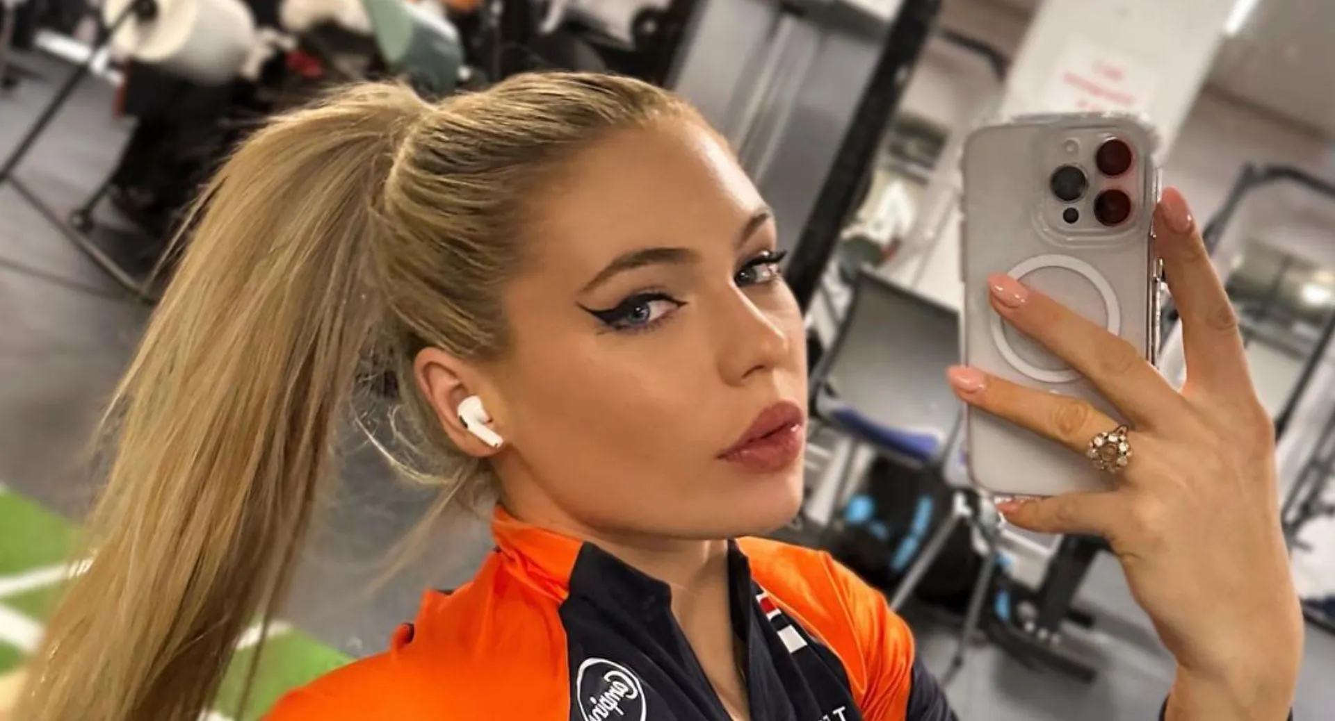 Jutta Leerdam heeft alweer genoeg van schaatsen: blondine pakt koffers en neemt alleen badkleding en een fiets mee (foto)