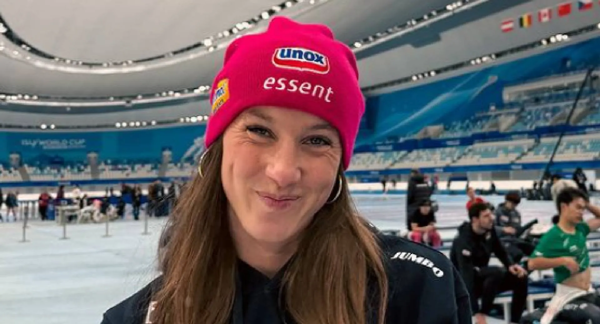 Verzadigde Suzanne Schulting deelt enorme 'dumpie' in schaatspakje (foto's)