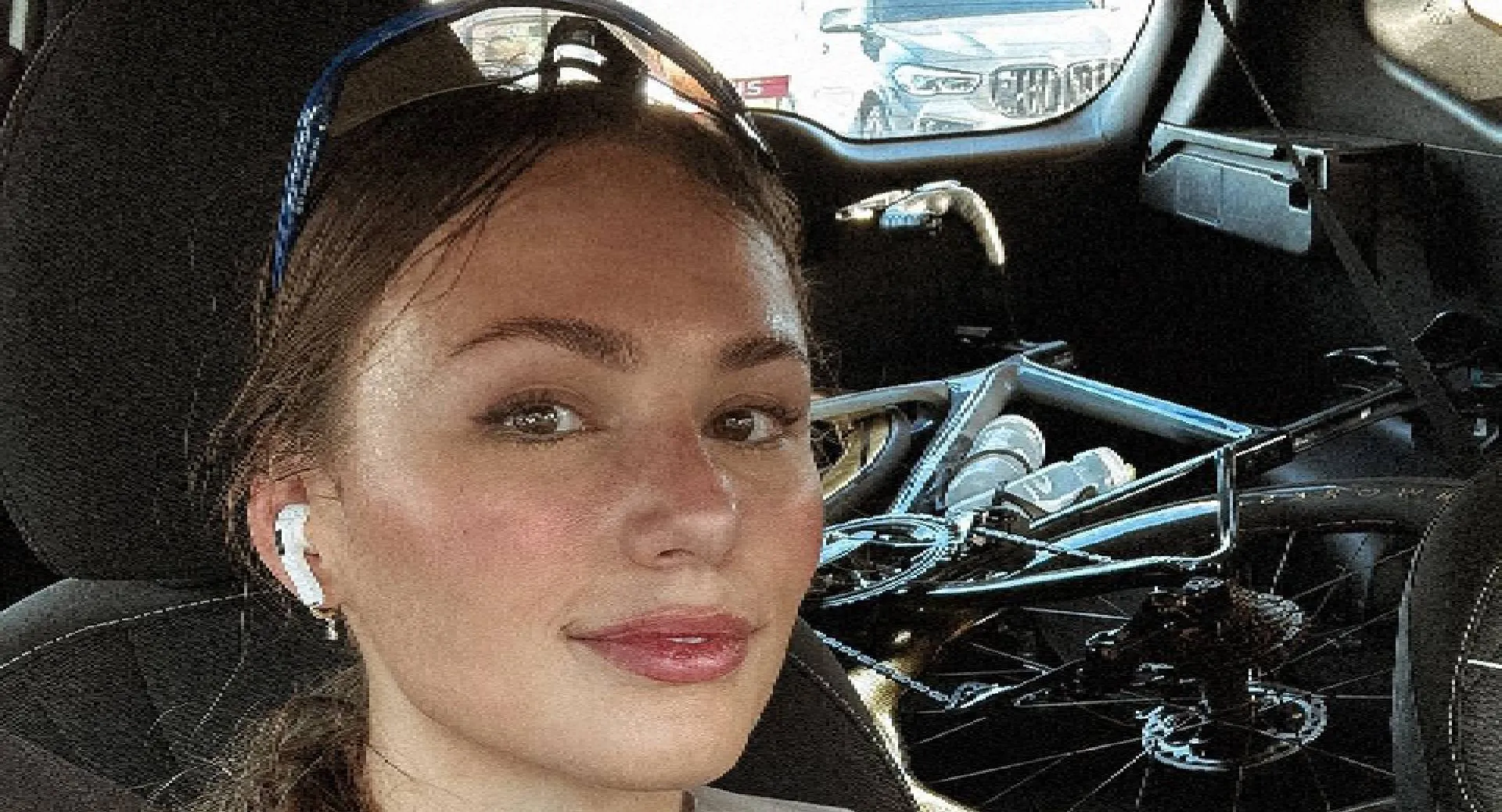 Puck Moonen heeft ultieme oplossing voor als alles nat is: diep door de knieën in kelder vol marteltuig (foto's)