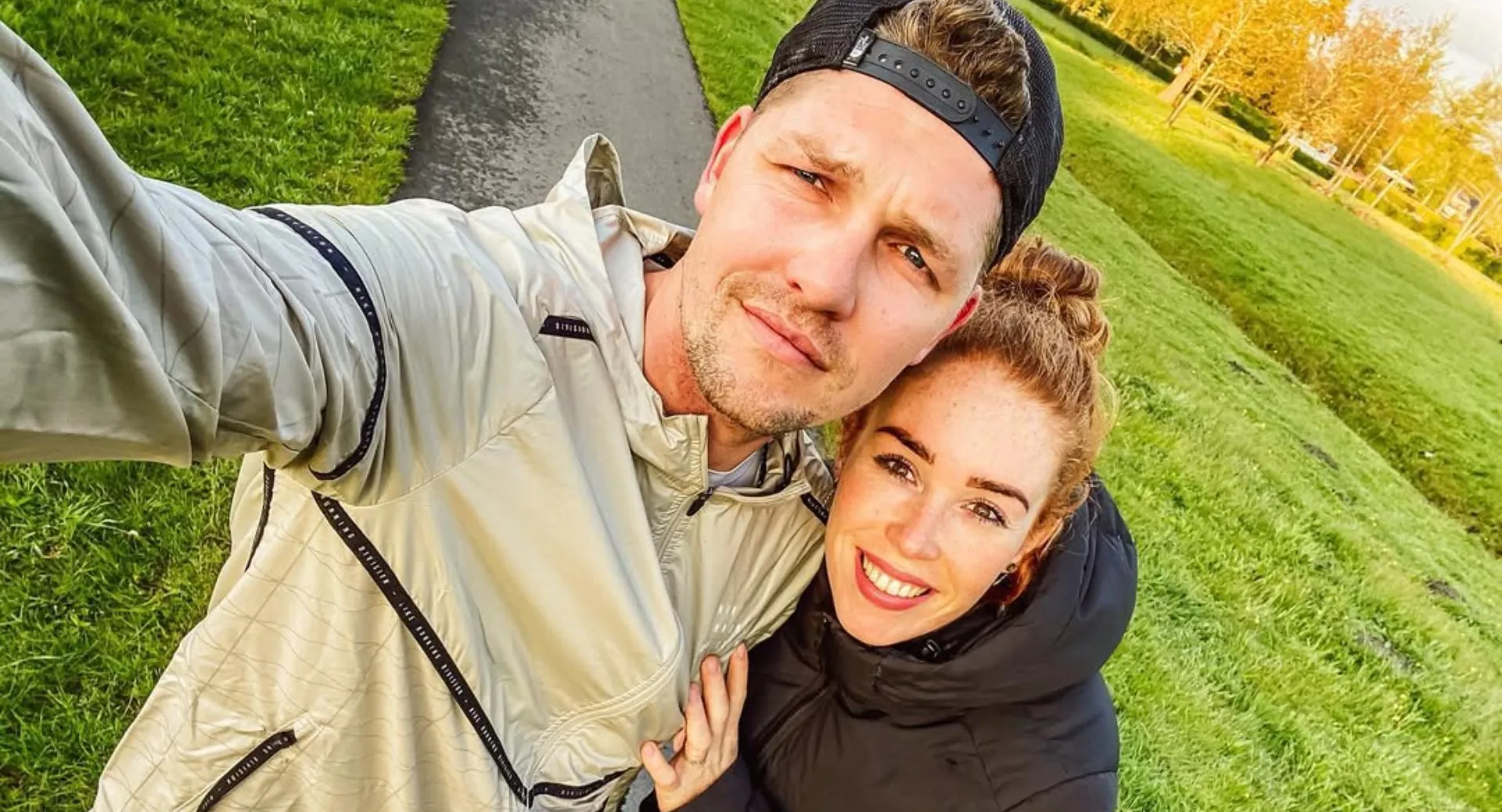 Bloedmooie schaatsster Antoinette de Jong wordt door eigen partner voor paal gezet met deze bizarre jeugdfoto