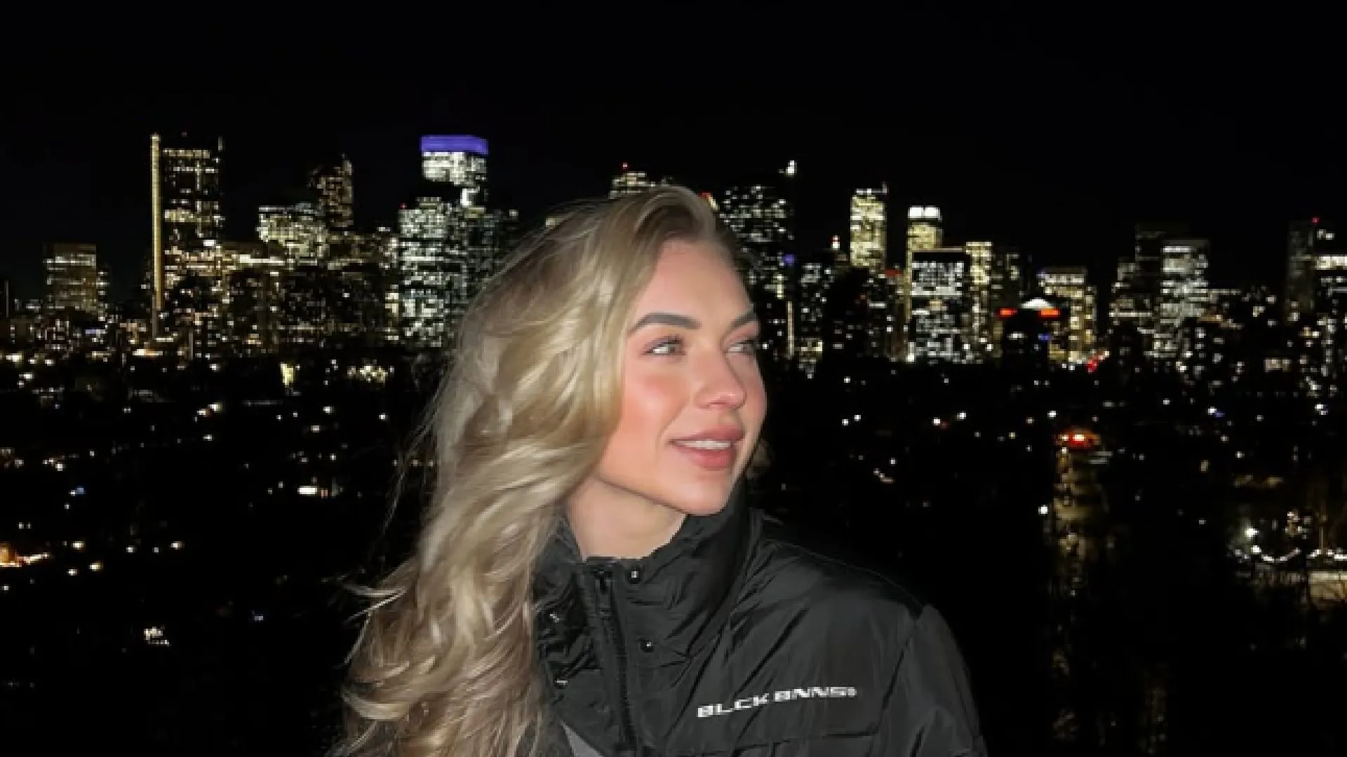 Joy Beune hint naar verloving met Kjeld Nuis; al haar schaatsvriendinnen reageren teleurgesteld (video)