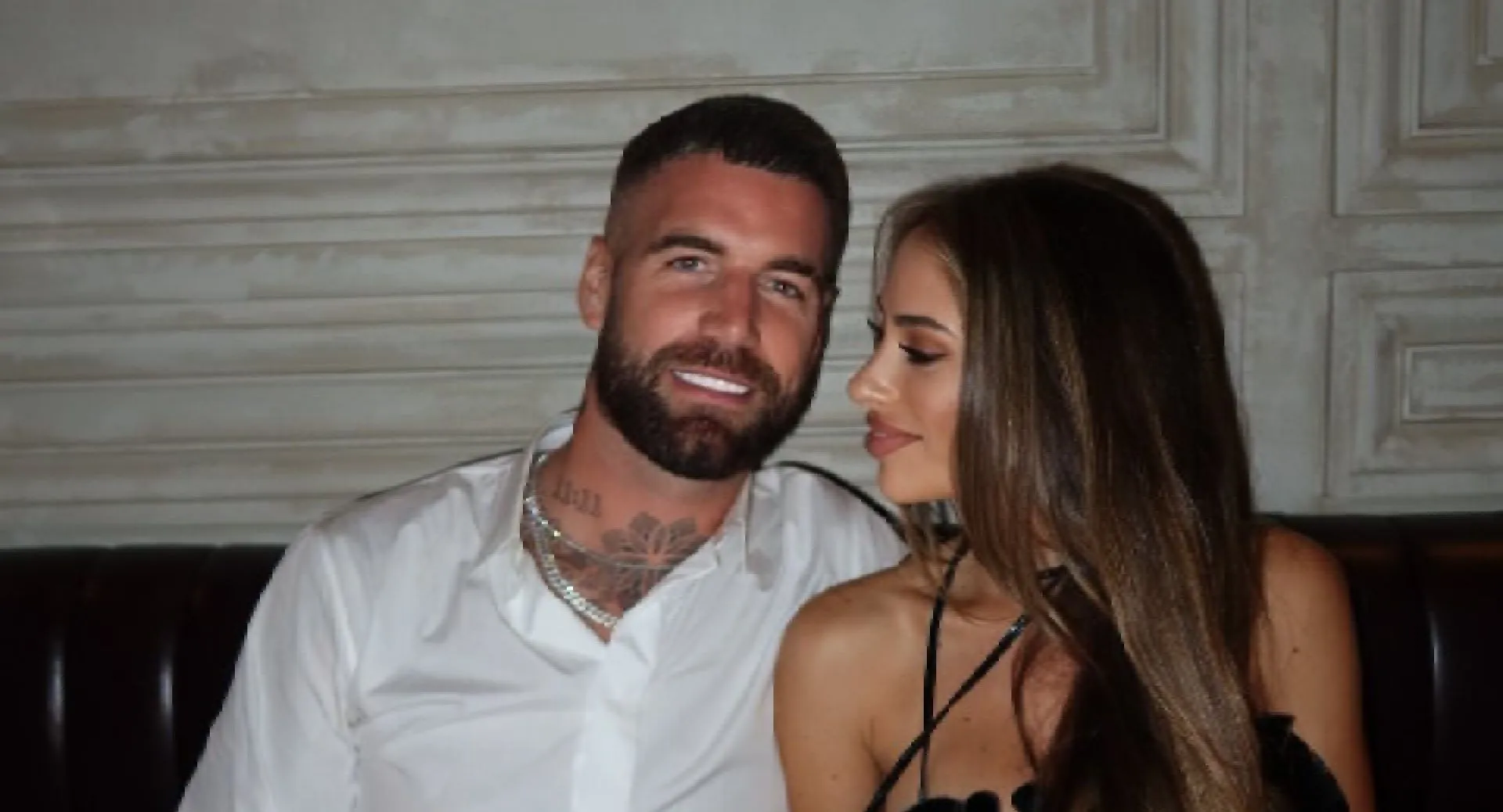 Voetballer Lars Veldwijk is tegelijkertijd met meerdere bloedmooie vrouwen bezig en komt daar niet mee weg (foto)