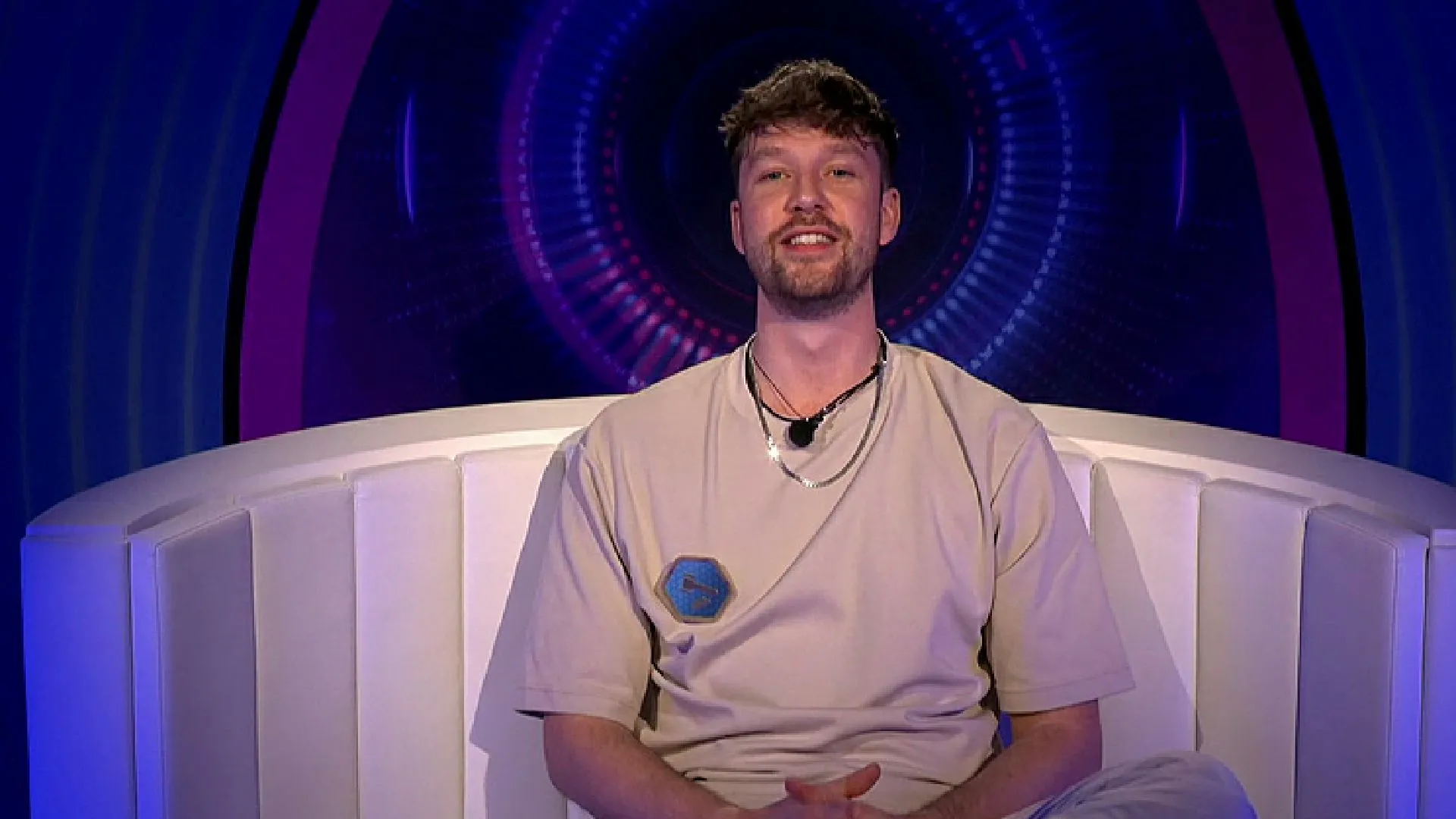Big Brother-deelnemer Axel laat knappe Jane (28) blozen met vunzige toespeling: "Dat geluid ken ik ergens van" (video)