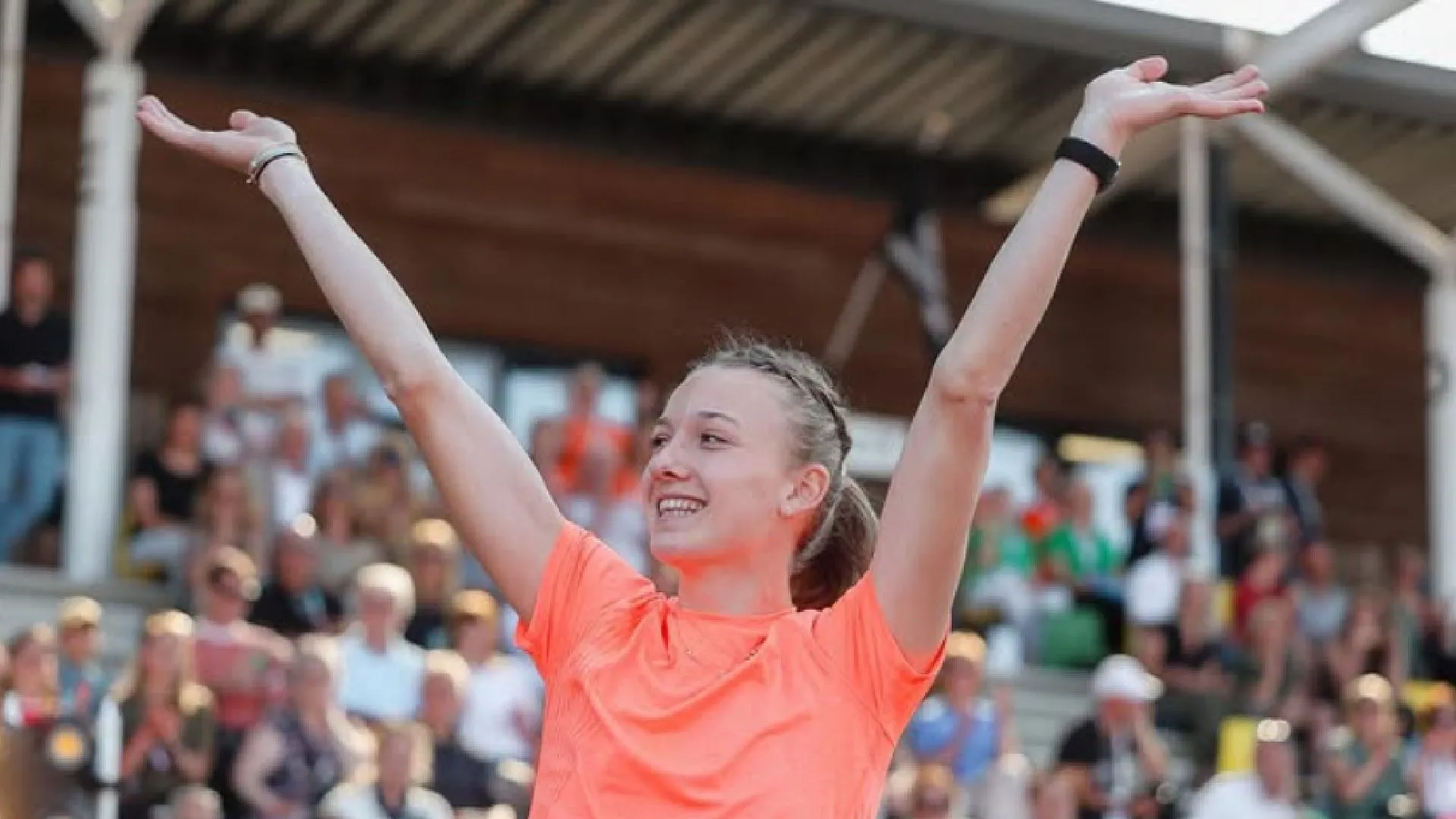 Atlete Femke Bol trekt zich suf in sportschool en gilt het uit (video)