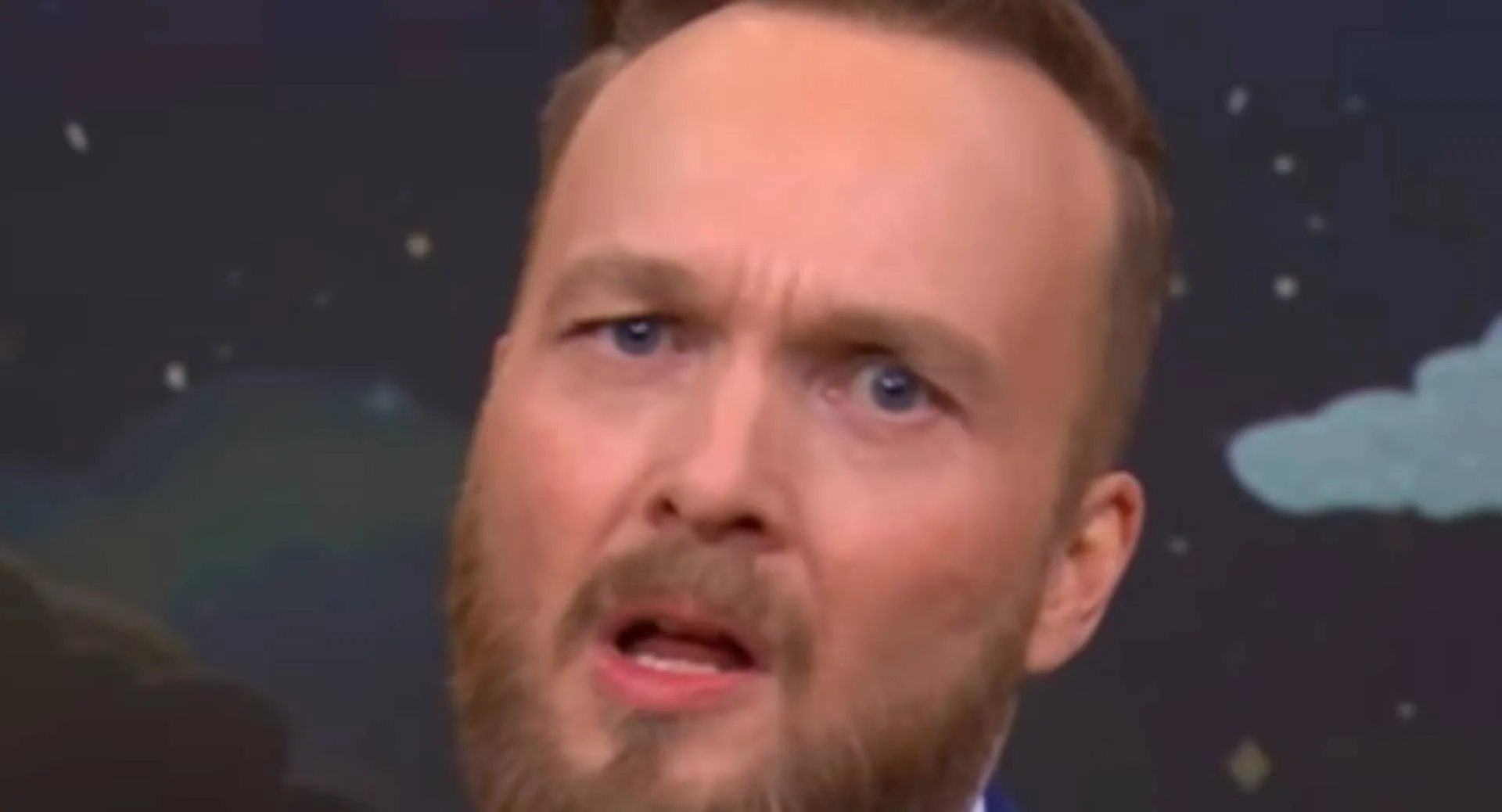 Lubach zet heerlijke troeven van Maan in om gigantische kijkcijferdip te bestrijden