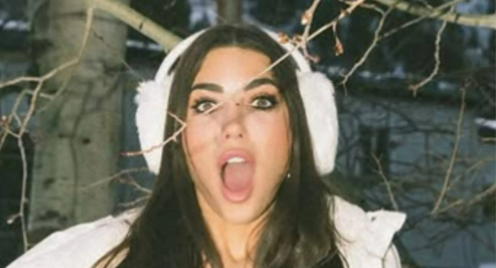 Yolanthe Cabau traint al haar rondingen tegelijkertijd en beloont zichzelf met flinke slok