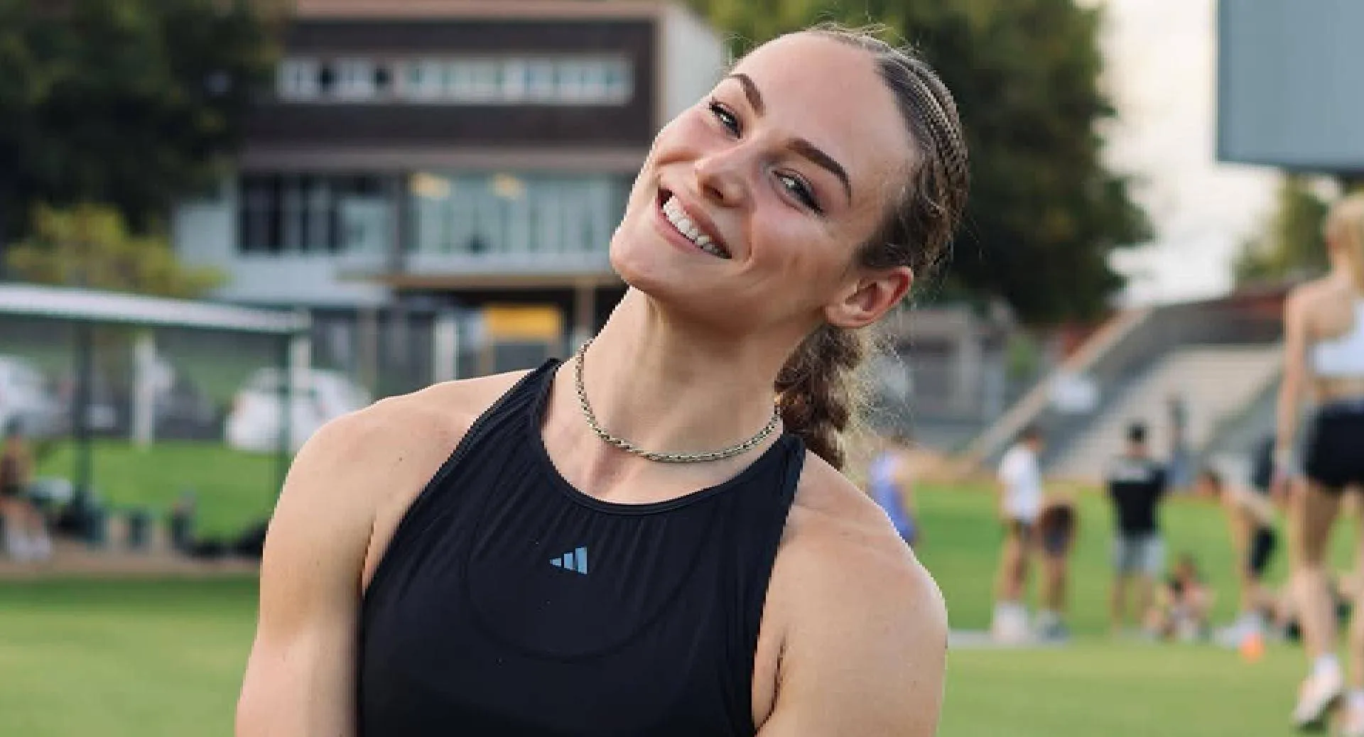 Atlete Lieke Klaver Wordt Van Afstandje Gefilmd Terwijl Ze Atlete Lieke Klaver Wordt Van Afstandje Gefilmd Terwijl Ze
