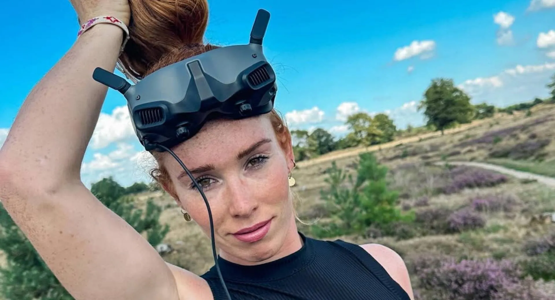 Schaatsster Antoinette de Jong geniet van bloedhete temperaturen en deelt zweterige foto in strak pakje