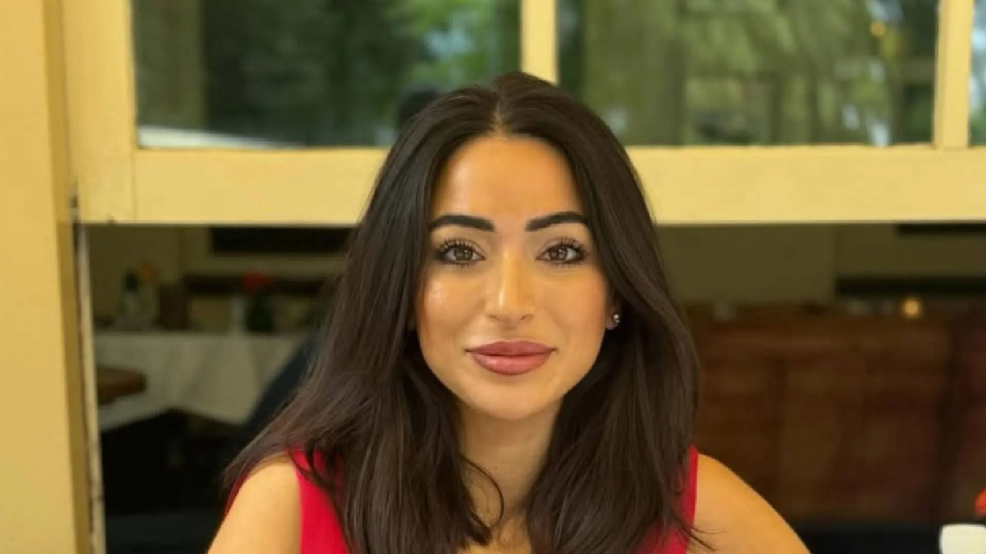 Lale Gul (21)