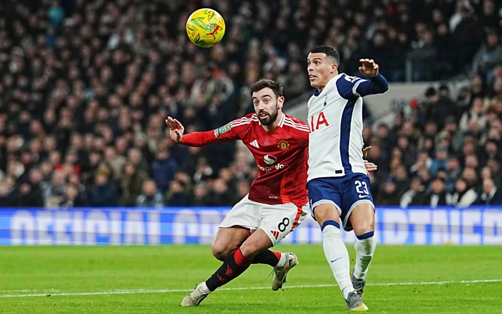 Man Utd fan fears as Bruno Fernandes given transfer deadline by Saudi club
