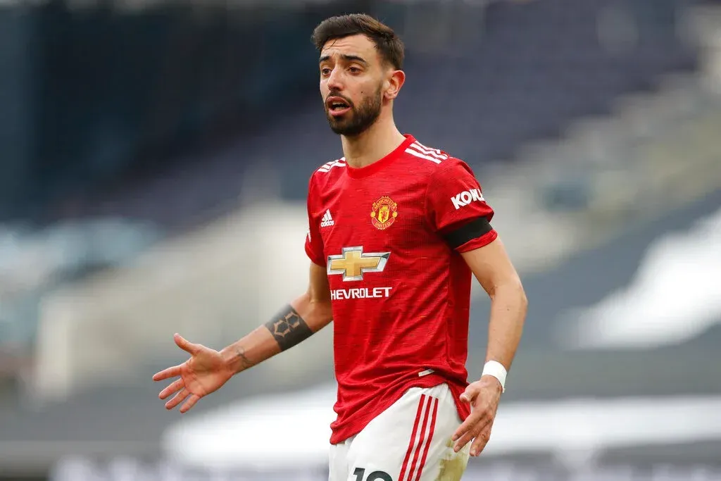 Bruno Fernandes' agent in talks with Al Hilal over a £100m move from Man Utd