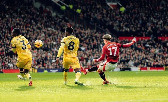 Garnacho's 'end product not good enough for Man Utd' blasts Roy Keane