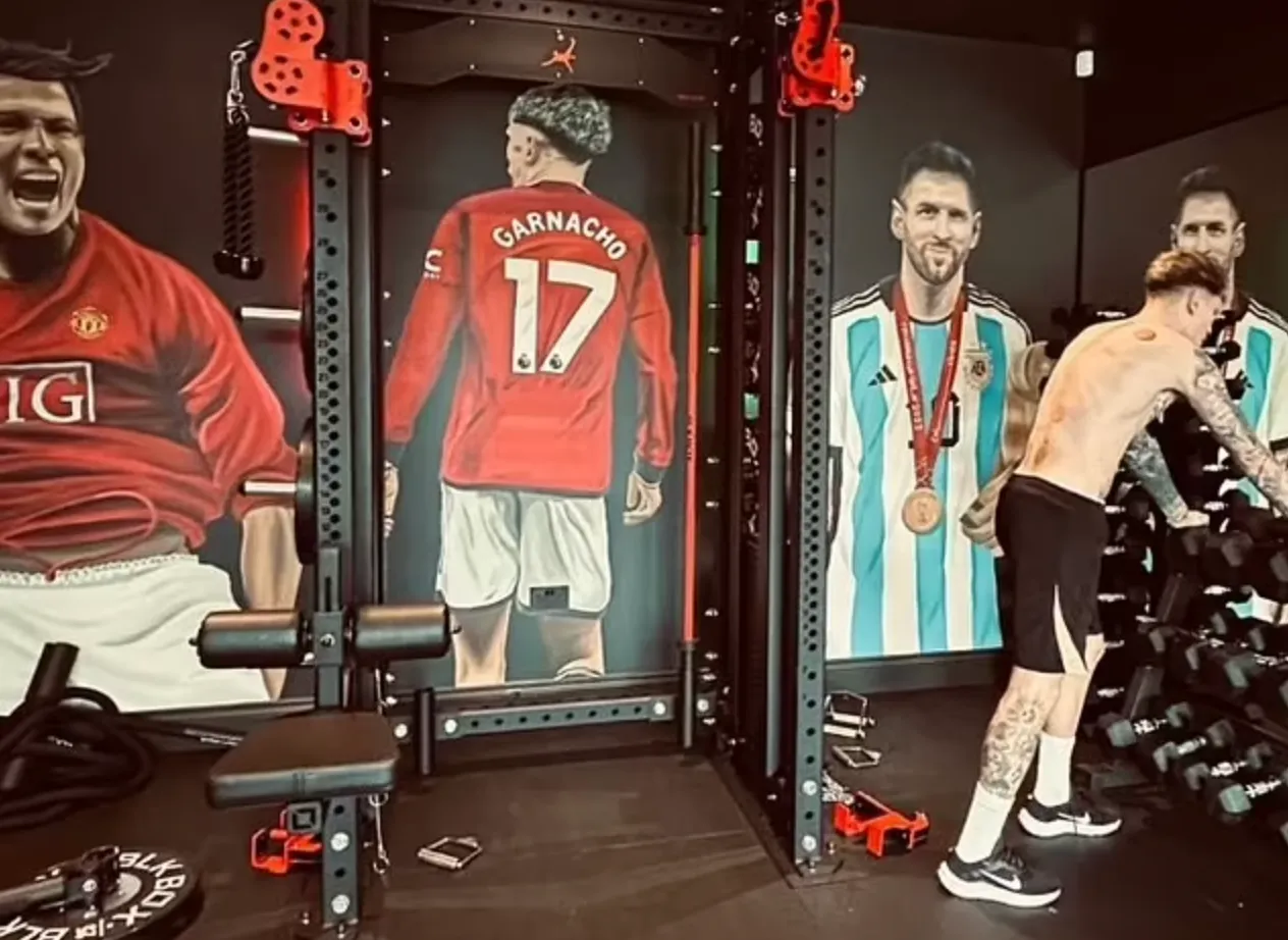 Garnacho's home homage to Man Utd great Ronaldo and Messi