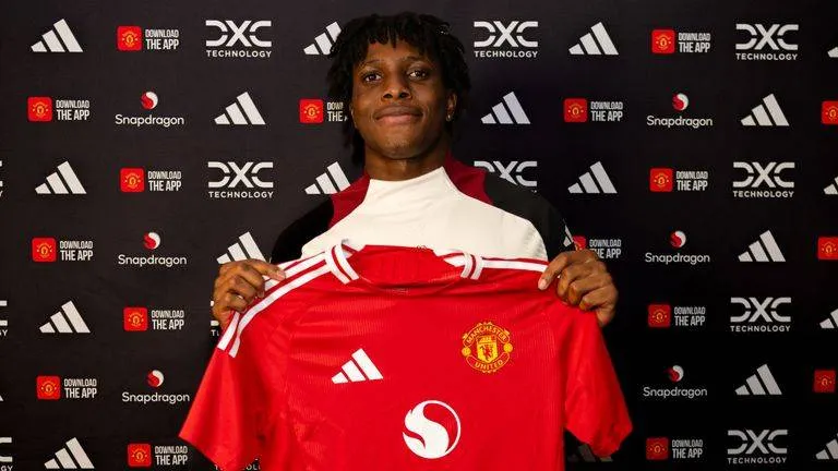 Dorgu debate: Man Utd wing back yet to convince fans who are all saying same ting