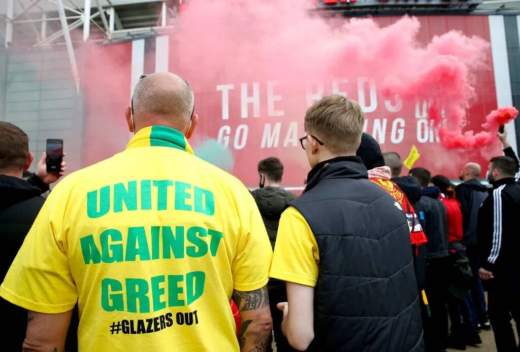 Man Utd give clear message to Glazers and Ratcliffe as thousands protest before Arsenal clash