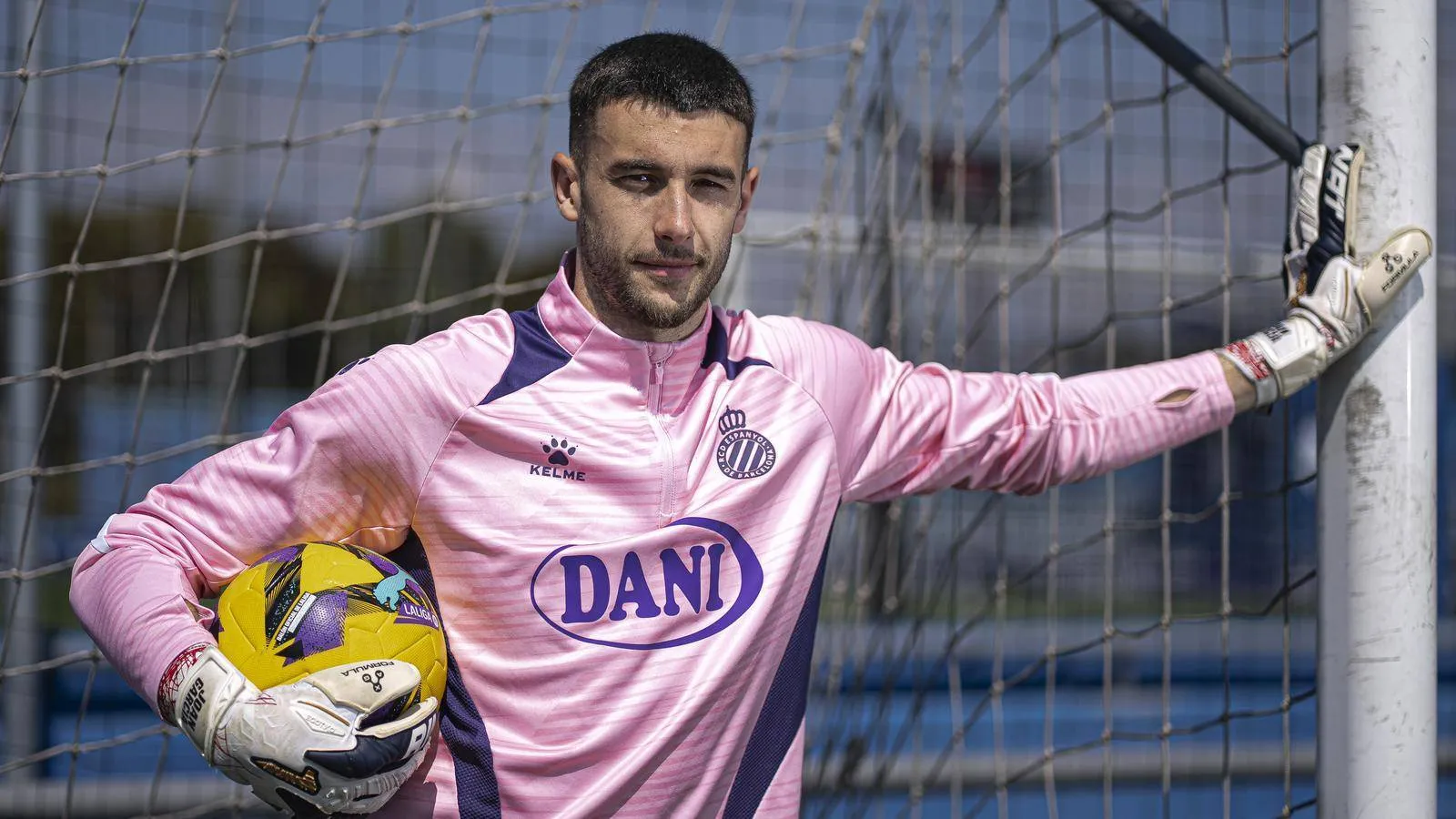 Man Utd enter push for 'new De Gea' who is 'Europe's most promising young keeper'