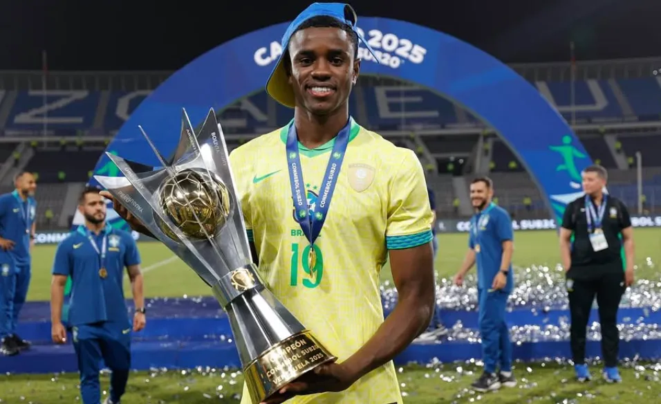 Man Utd plan raid for striker dubbed 'new Lewandowksi' for his strength and finishing