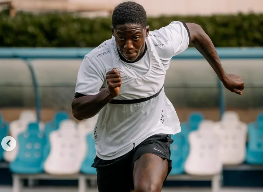 Images show Kobbie Mainoo working hard in bid to win Man Utd place