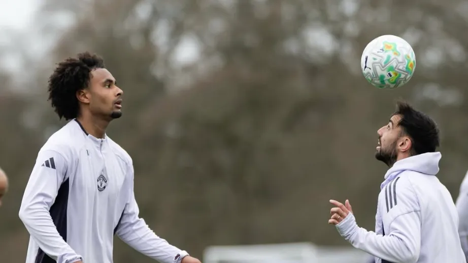 Manchester United players training ahead of Leeds game