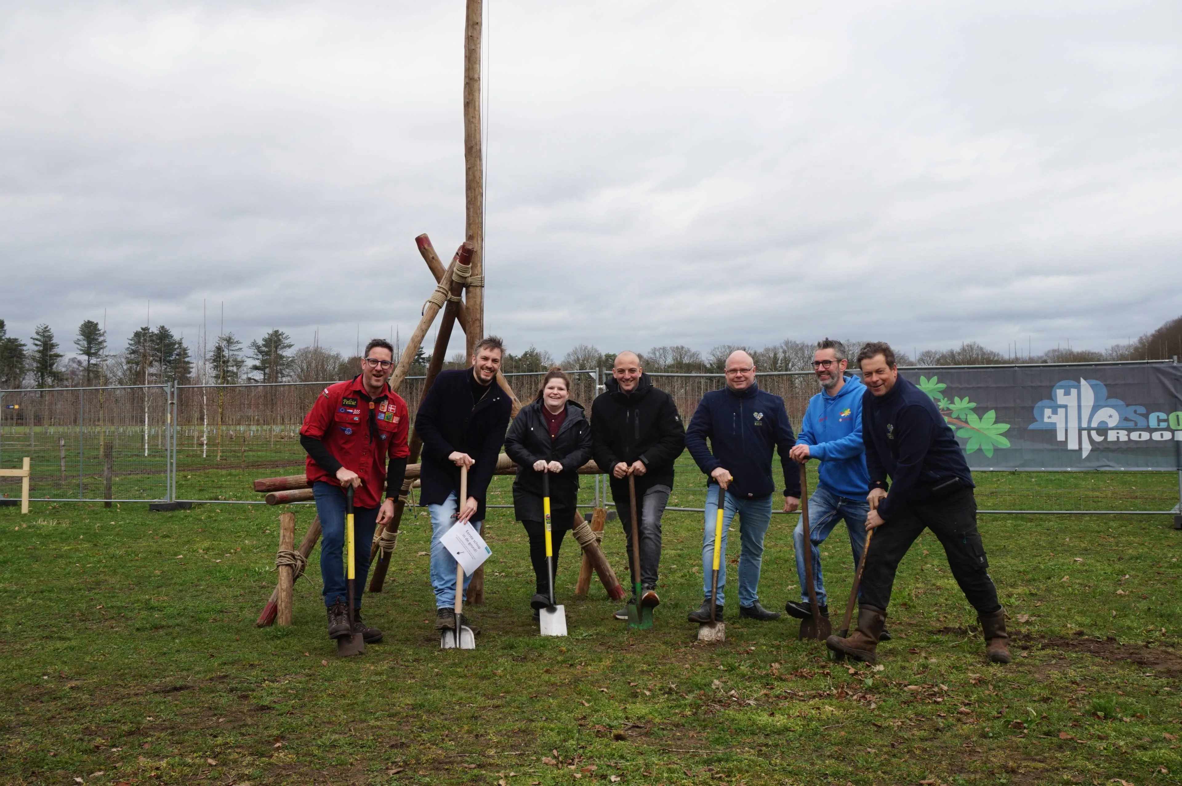 28-02-2026 Startsein voor de bouw van Scouting Rooi en Braveau Zorgt op Land van Kien 01