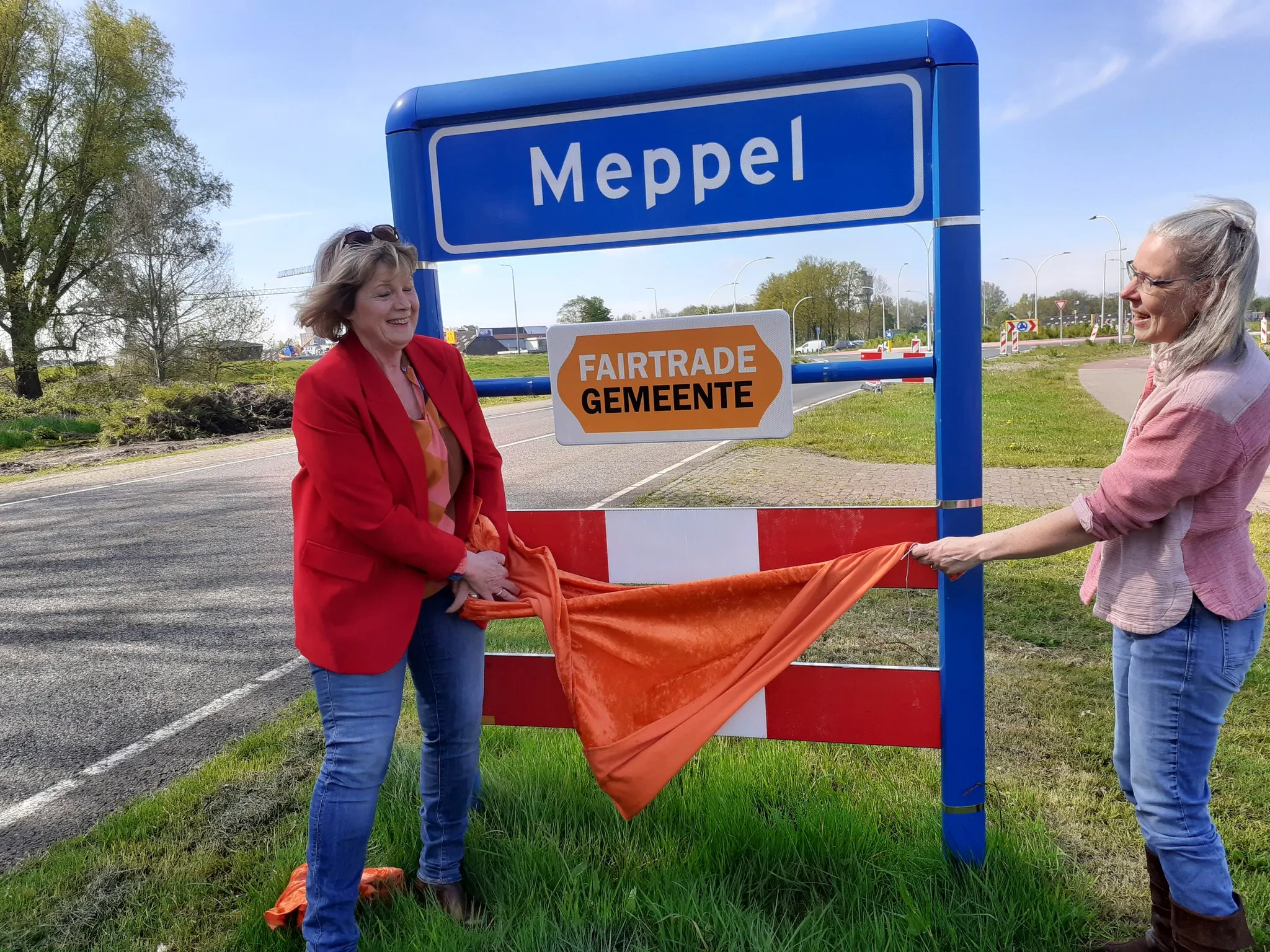 Alle toegangswegen naar Meppel zijn voorzien van Fairtrade-borden