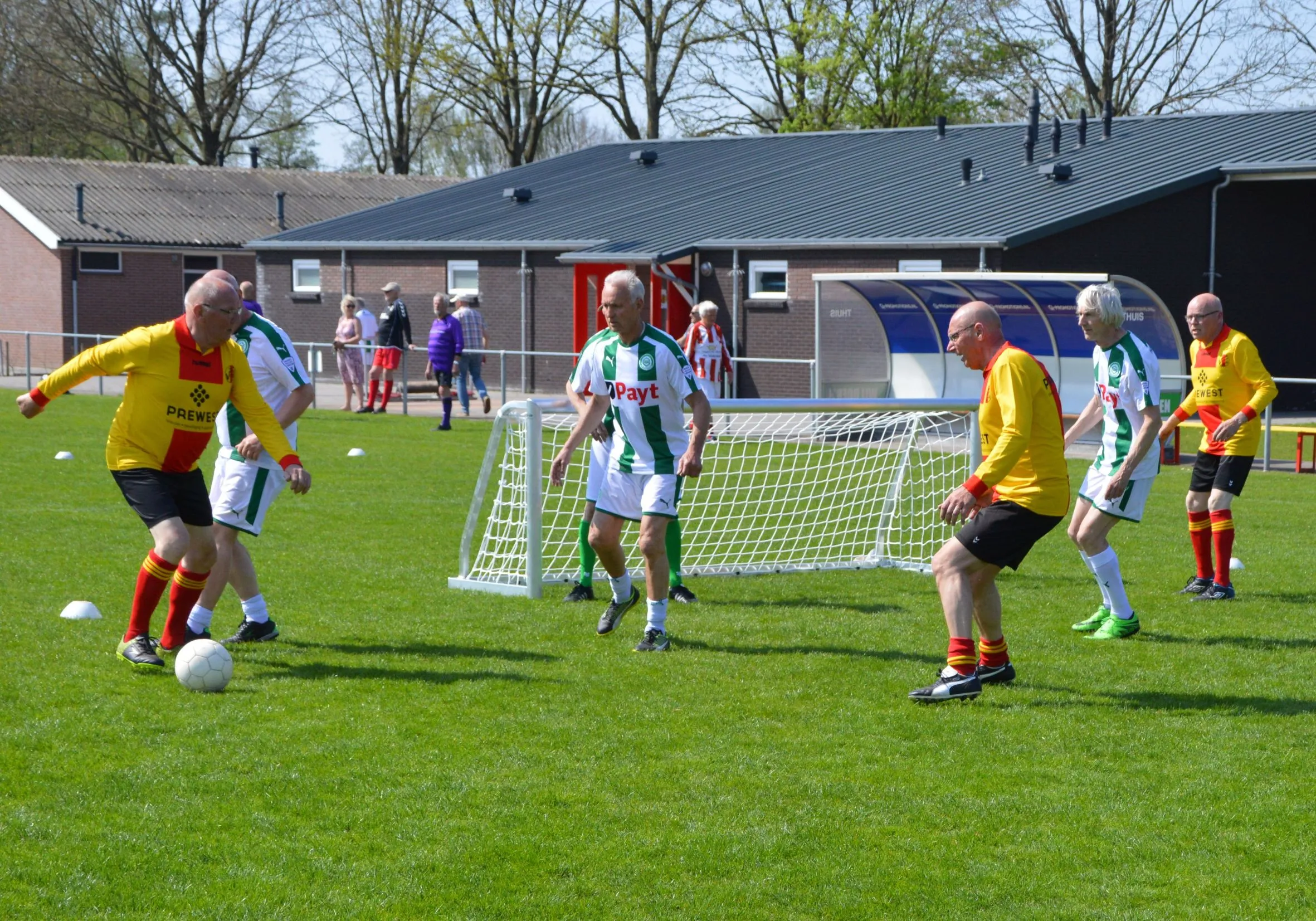 apr pn20042018 walking football koekange2
