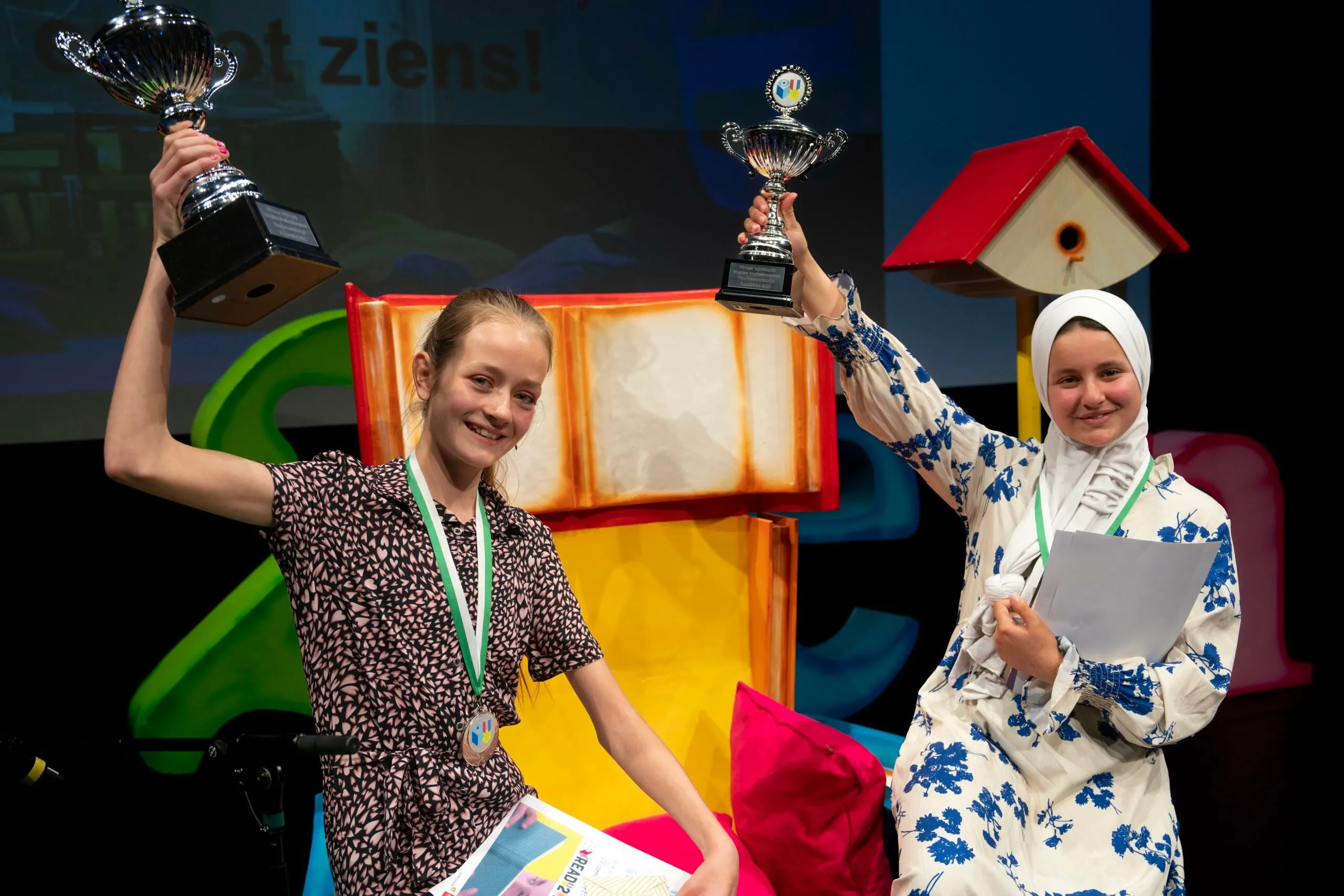 Mirthe Jaarsma (13) van Greijdanus wint landelijke voorleeswedstrijd
