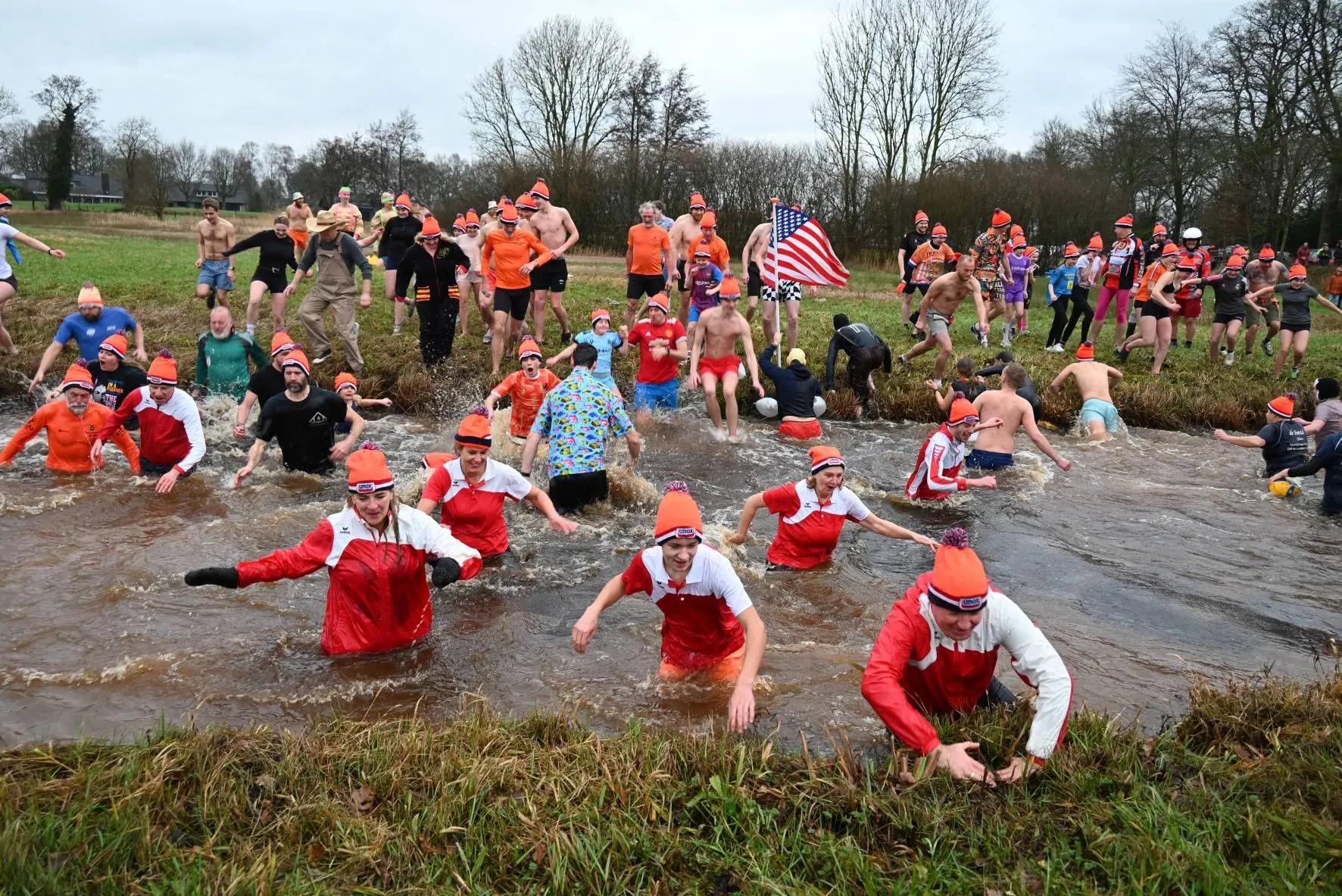 pn01012025-de-wijk-nieuwjaarsduik11
