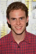 Iain De Caestecker