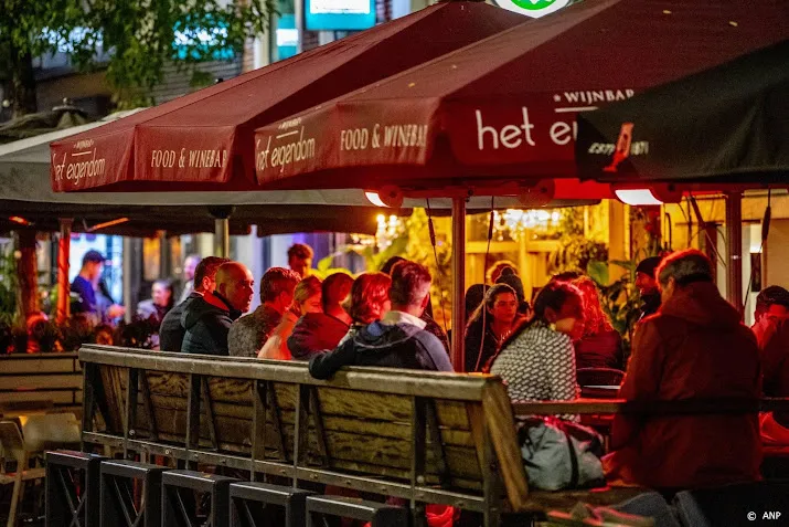 nederlanders willen voor mogelijke lockdown nog snel uit eten
