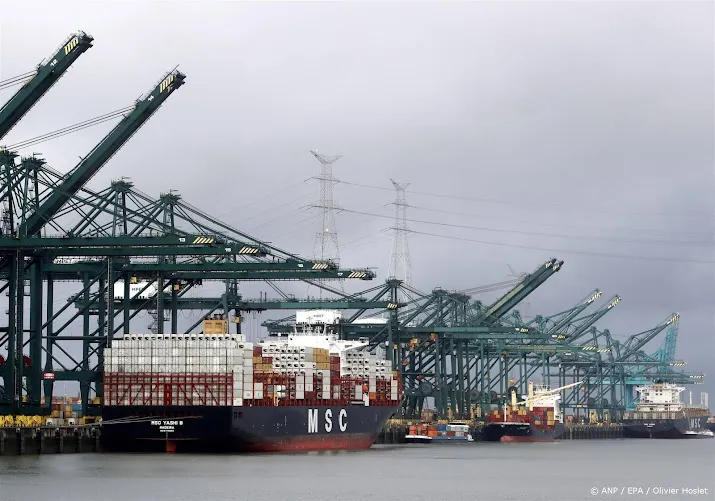 haven antwerpen waarschuwt voor vertraging scheepvaart om olielek