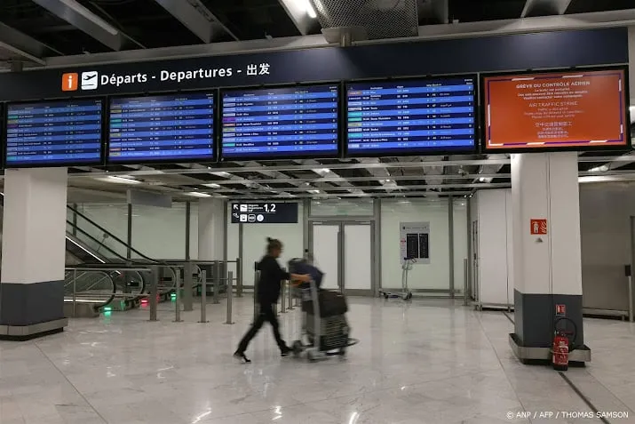 luchthavenvakbond parijs dreigt met nieuwe staking tijdens spelen