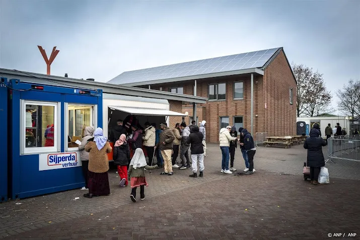 noodkreet uit drenthe heel nederland moet helpen bij asielopvang