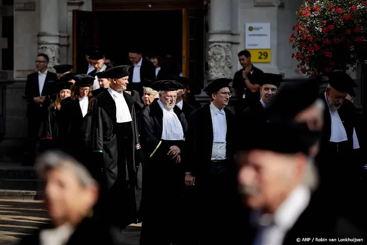 Meer vrouwelijke hoogleraren, maar groei gaat netwerk te traag